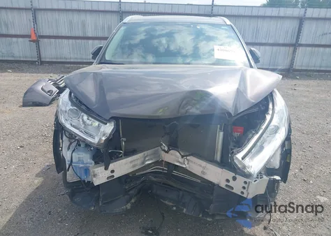 2019 Toyota Highlander Xle z USA, uszkodzony, nr VIN 5TDKZRFH3KS353087